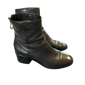 Frye Black Leather Back Zip Block Heels Ankle Boots Booties Women’s Size 6